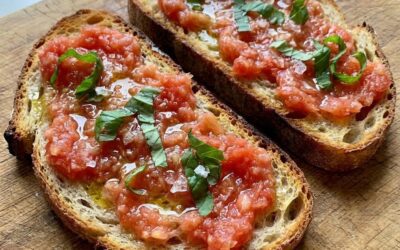 Pan con Tomate (Spanish Tomato Toast)